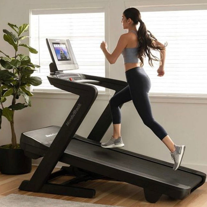 Incline vs Flat Treadmills: Which Treadmill Is Best for Your Fitness Goals?